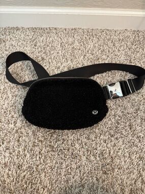 Lululemon Sherpa Belt Bag